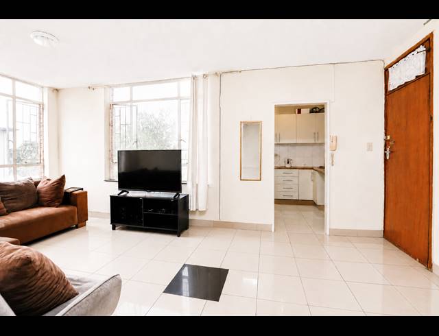 2 BEDROOM APARTMENT FOR SALE IN ESSENWOOD
